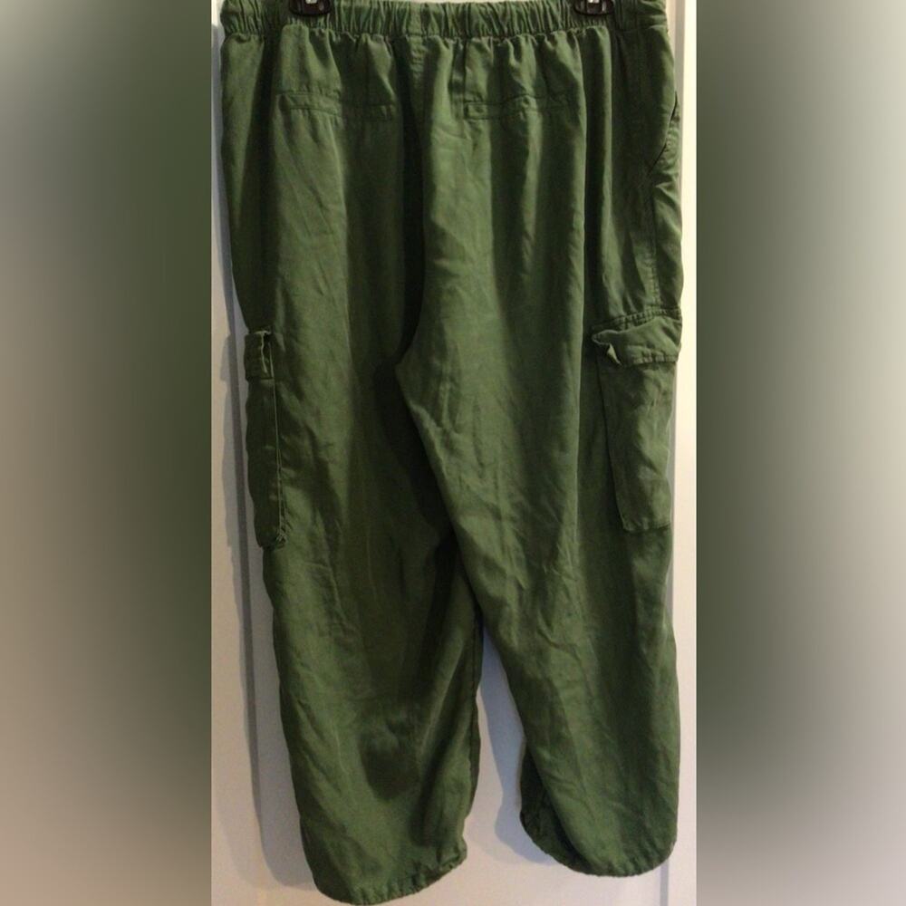 Universal Threads Green Cargo Utility Cropped Pan… - image 2